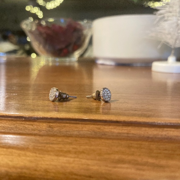 Small White Earrings - Picture 2 of 2